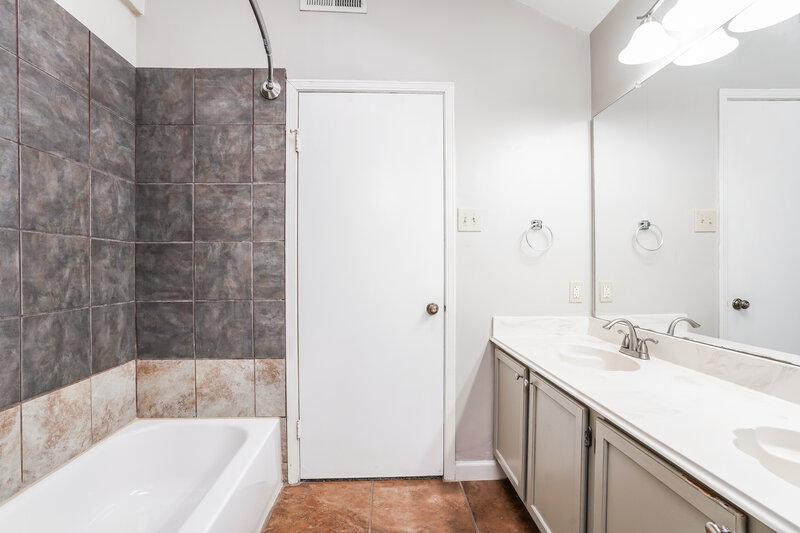 1,840/Mo, 7715 Springville Dr Houston, TX 77095 Main Bathroom View 2