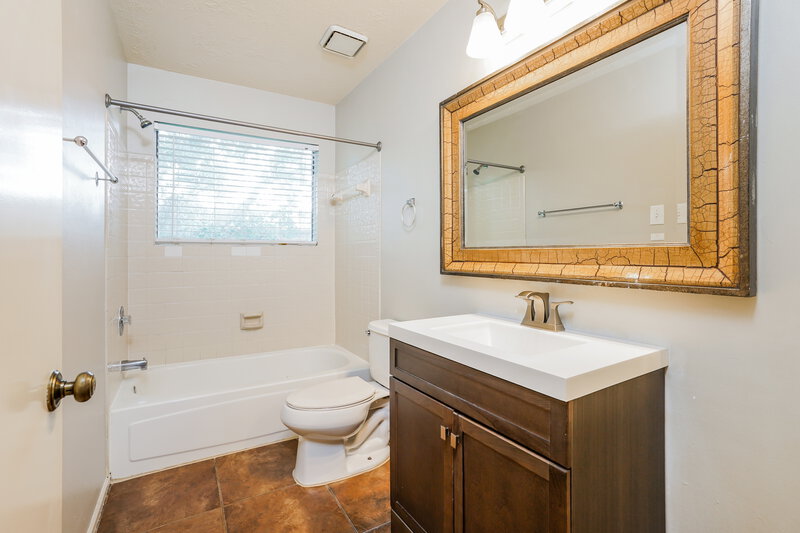 1,840/Mo, 7715 Springville Dr Houston, TX 77095 Bathroom View