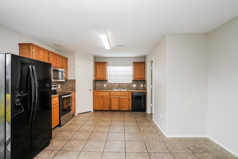 2,155/Mo, 12717 Rio Grande Ln Rosharon, TX 77583 Kitchen View 2