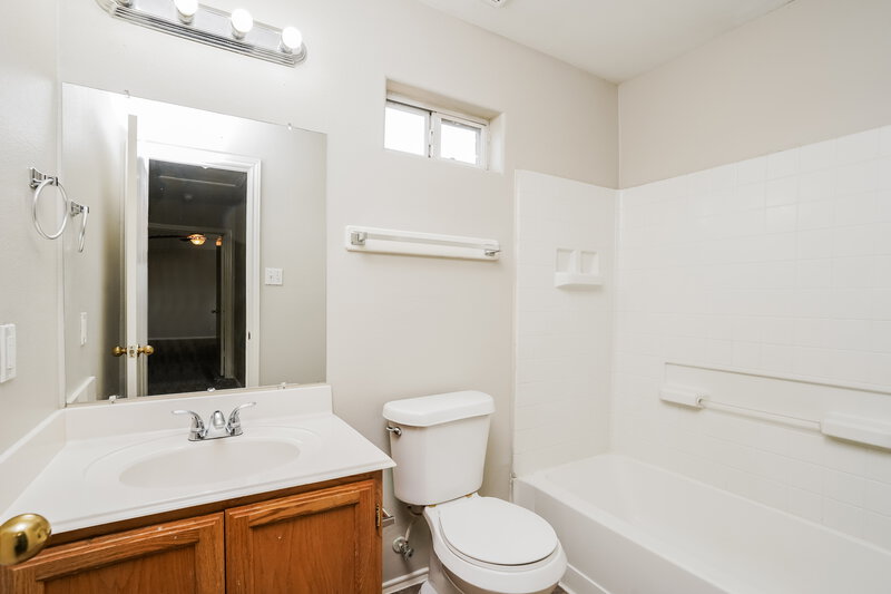 2,155/Mo, 12717 Rio Grande Ln Rosharon, TX 77583 Bathroom View