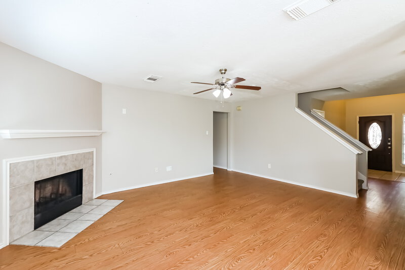 2,225/Mo, 7023 Shasta Sq Houston, TX 77084 Living Room View 2