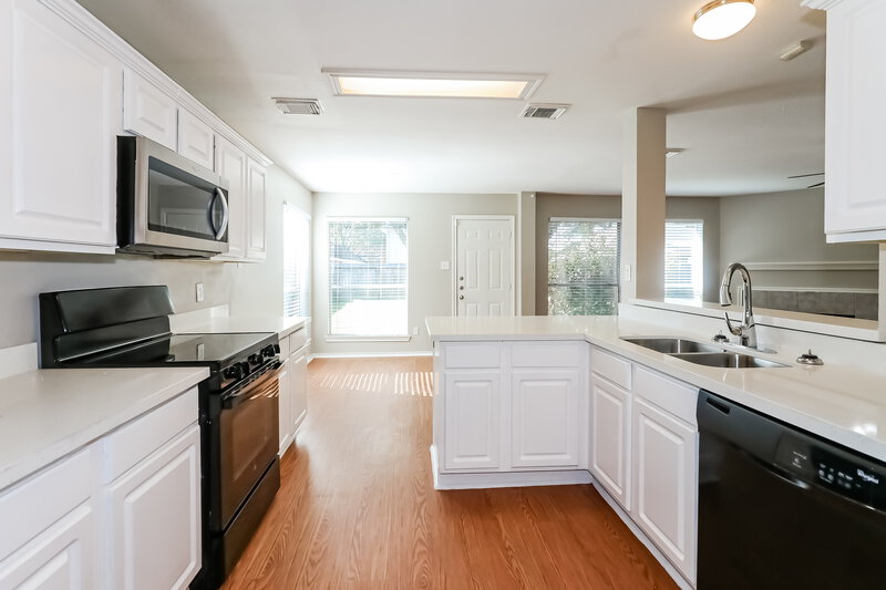 2,225/Mo, 7023 Shasta Sq Houston, TX 77084 Kitchen View 2