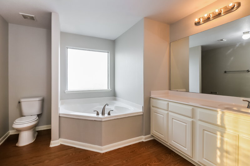 1,790/Mo, 6839 Garnet Trail Ln Richmond, TX 77469 Main Bathroom View