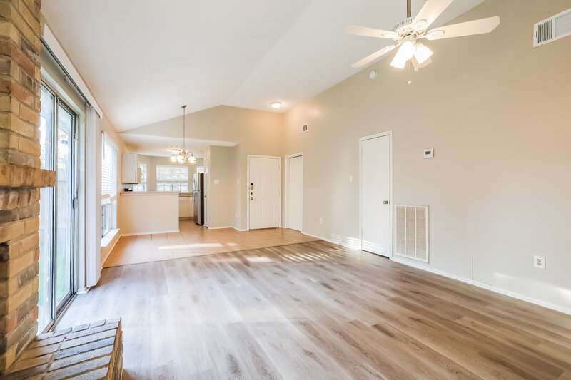 1,610/Mo, 8215 Eastern Bluebird Dr Humble, TX 77396 Living Room View 3