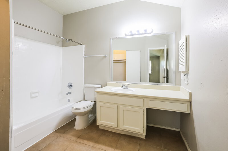 1,610/Mo, 8215 Eastern Bluebird Dr Humble, TX 77396 Main Bathroom View