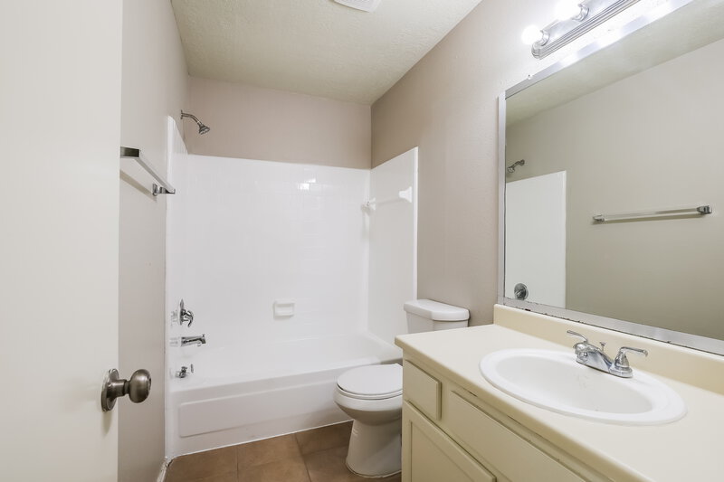 1,610/Mo, 8215 Eastern Bluebird Dr Humble, TX 77396 Bathroom View 2