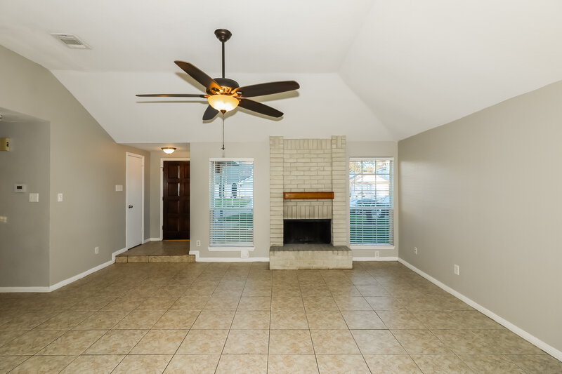 1,750/Mo, 19523 Lake Hollow Ln Houston, TX 77084 Living Room View
