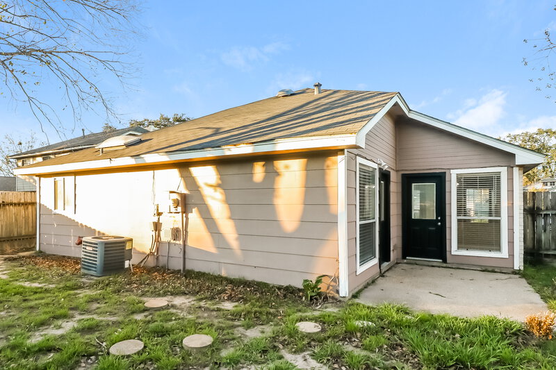 1,750/Mo, 19523 Lake Hollow Ln Houston, TX 77084 Rear View