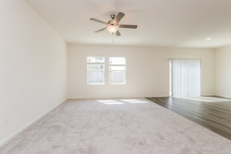 2,110/Mo, 452 Harlow Dr Montgomery, TX 77316 Living Room View
