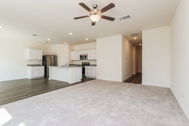 2,110/Mo, 452 Harlow Dr Montgomery, TX 77316 Living Room View 2