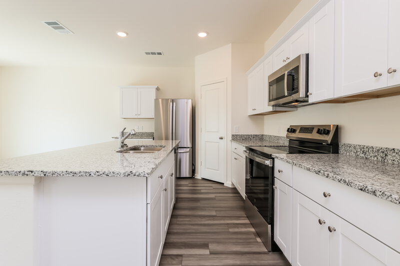 2,110/Mo, 452 Harlow Dr Montgomery, TX 77316 Kitchen View