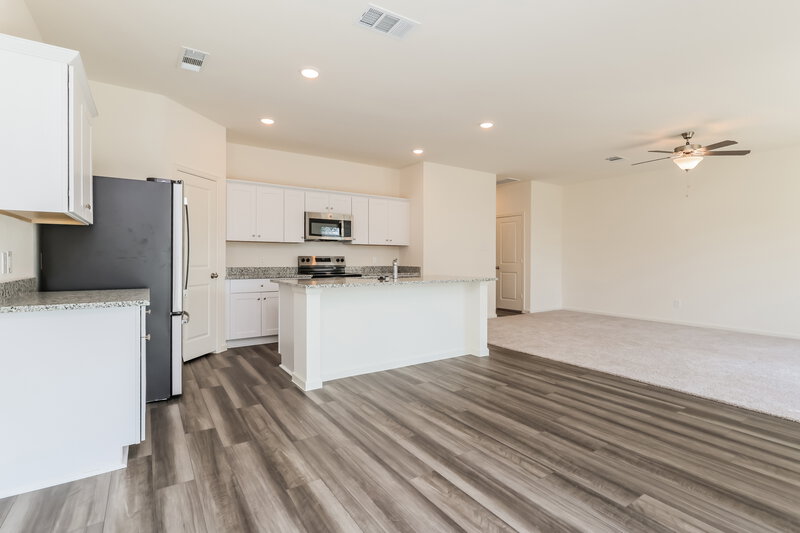 2,110/Mo, 452 Harlow Dr Montgomery, TX 77316 Kitchen View 2