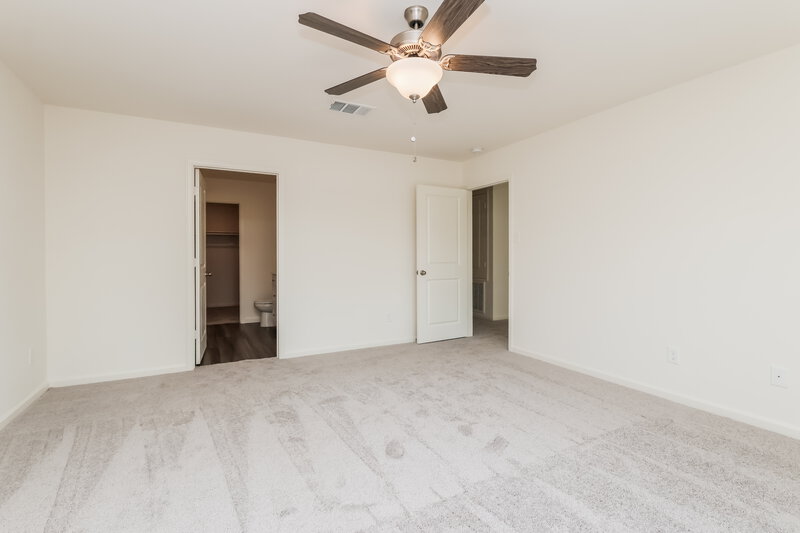 2,110/Mo, 452 Harlow Dr Montgomery, TX 77316 Main Bedroom View 2