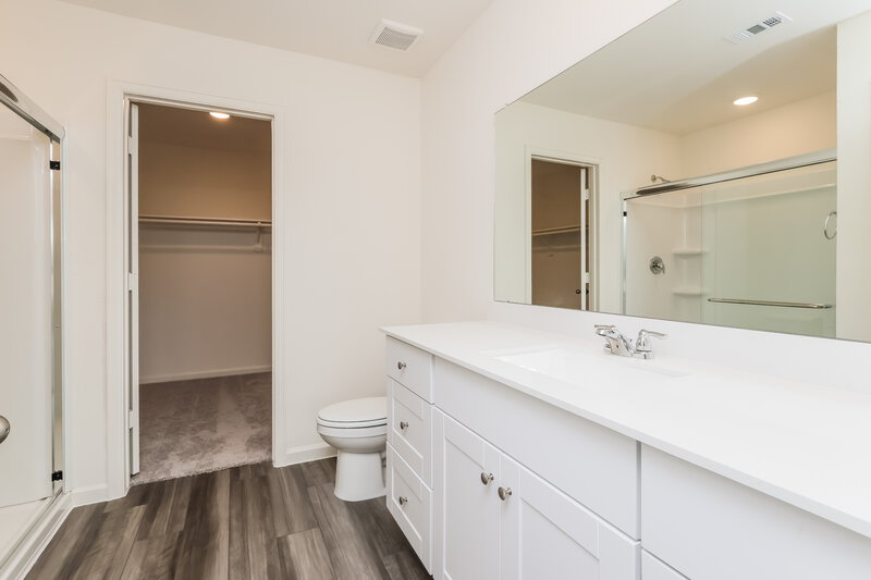 2,110/Mo, 452 Harlow Dr Montgomery, TX 77316 Main Bathroom View