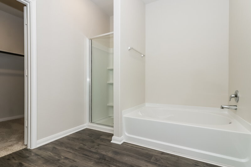 1,785/Mo, 412 Polly Grove Dr Katy, TX 77493 Main Bathroom View