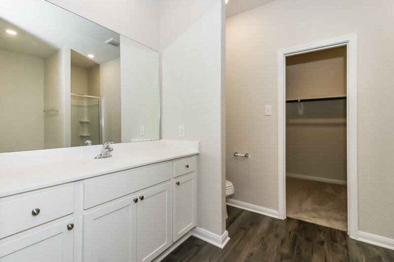 1,785/Mo, 412 Polly Grove Dr Katy, TX 77493 Main Bathroom View 2