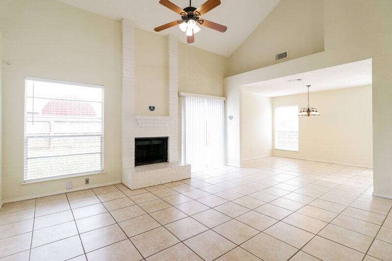 1,885/Mo, 20110 River Brook Dr Humble, TX 77346 Living Room View 2
