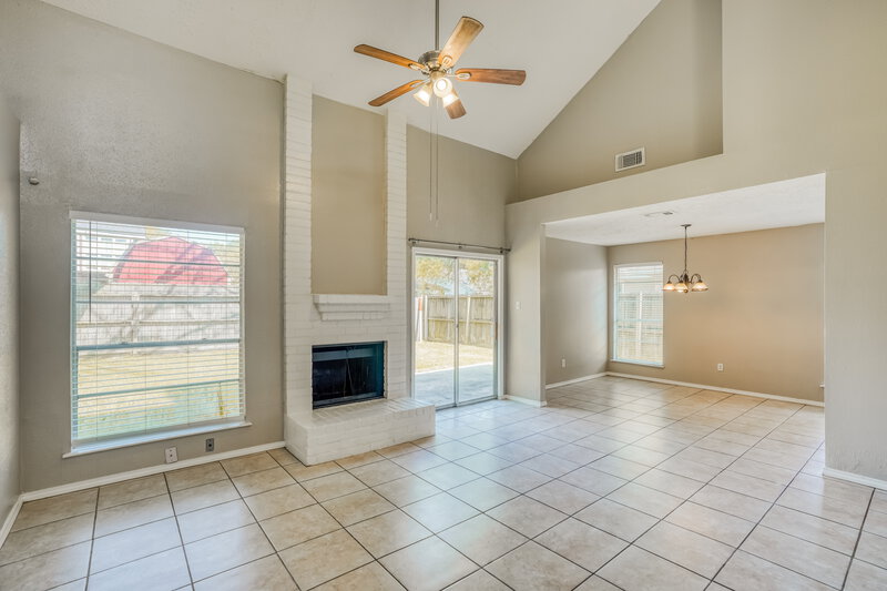 1,735/Mo, 20110 River Brook Dr Humble, TX 77346 Living Room View