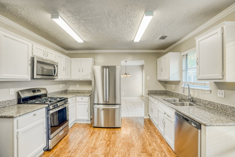 1,735/Mo, 20110 River Brook Dr Humble, TX 77346 Kitchen View 2