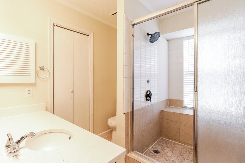 1,885/Mo, 20110 River Brook Dr Humble, TX 77346 Main Bathroom View