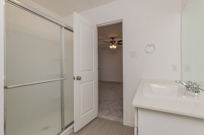 1,810/Mo, 16006 Tallis Dr Conroe, TX 77303 Main Bathroom View