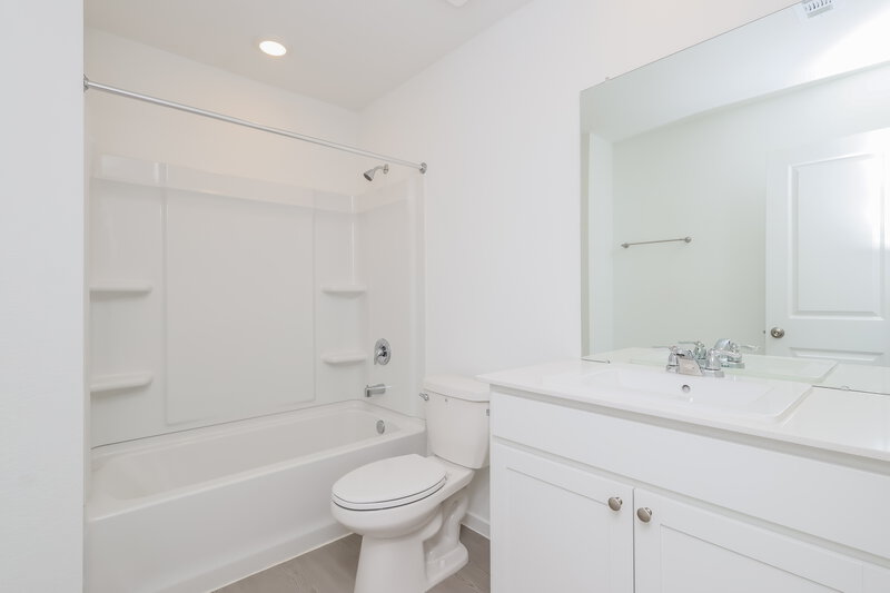 1,725/Mo, 16002 Tallis Dr Conroe, TX 77303 Primary Bathroom View 2
