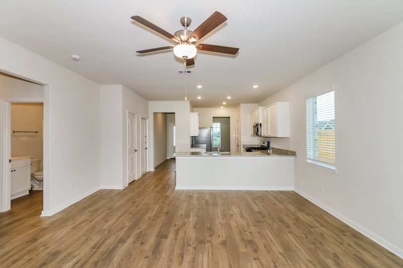 2,060/Mo, 401 Sunny Highlands Dr Katy, TX 77493 Living Room View 3