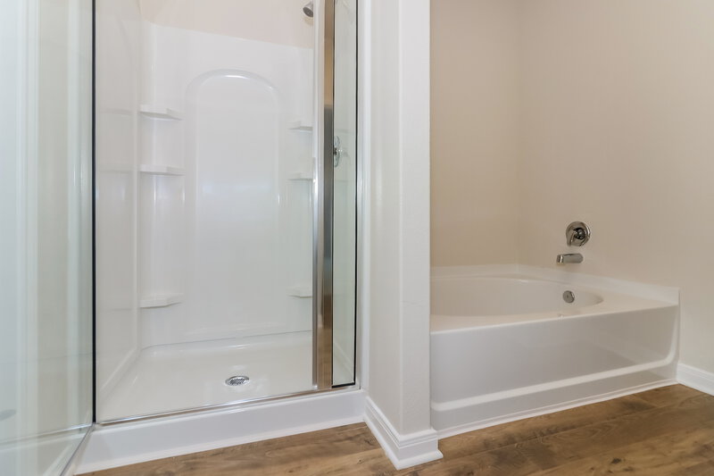 2,060/Mo, 401 Sunny Highlands Dr Katy, TX 77493 Main Bathroom View