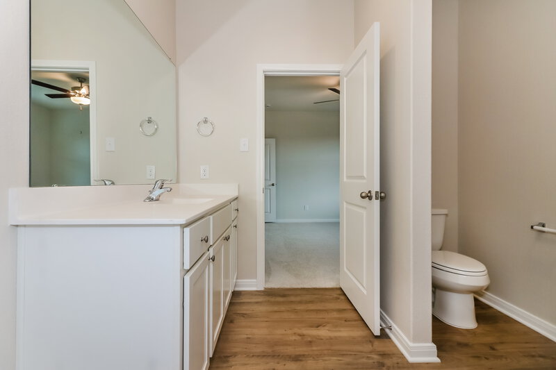 2,060/Mo, 401 Sunny Highlands Dr Katy, TX 77493 Main Bathroom View 2