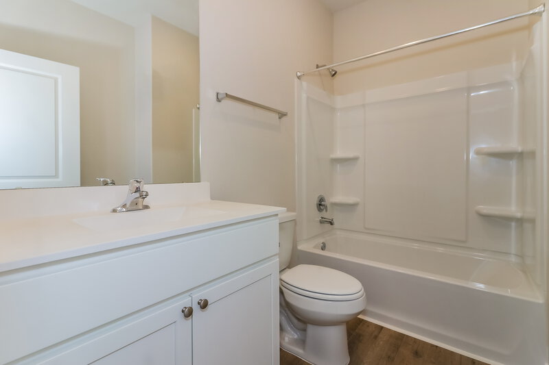 2,060/Mo, 401 Sunny Highlands Dr Katy, TX 77493 Bathroom View