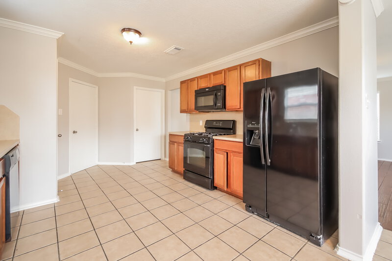 2,075/Mo, 19246 Cypress Peak Ln Katy, TX 77449 Kitchen View 2