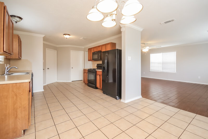 2,075/Mo, 19246 Cypress Peak Ln Katy, TX 77449 Kitchen View 3