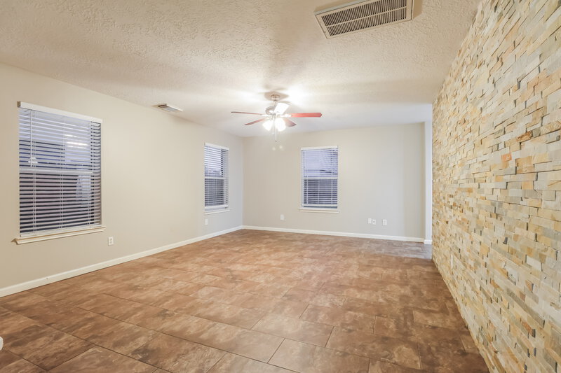 1,760/Mo, 33306 Cottonwood Bnd Magnolia, TX 77354 Living Room View 2