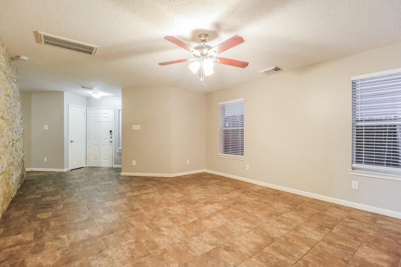1,760/Mo, 33306 Cottonwood Bnd Magnolia, TX 77354 Living Room View 3