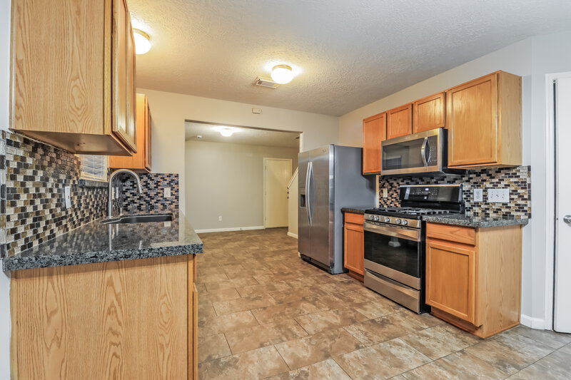1,760/Mo, 33306 Cottonwood Bnd Magnolia, TX 77354 Kitchen View 2