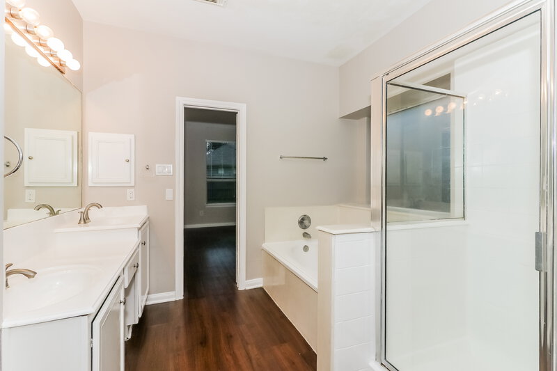 2,165/Mo, 2402 Birch Canyon Ct Fresno, TX 77545 Main Bathroom View 2