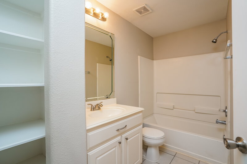 1,800/Mo, 4227 Medina River Loop Spring, TX 77386 Bathroom View