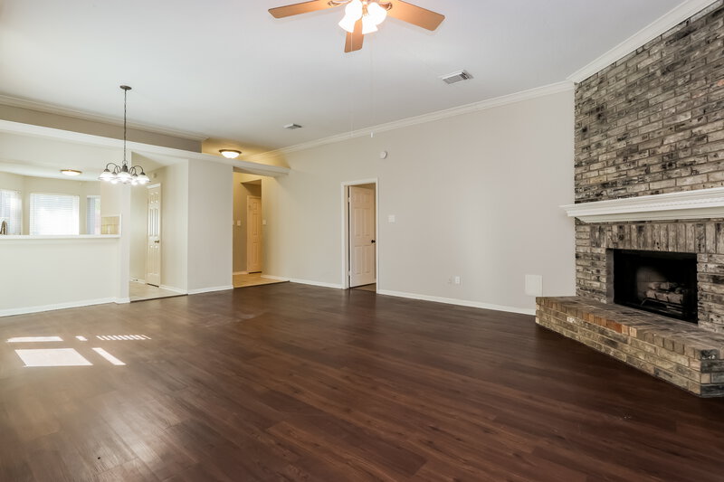 1,780/Mo, 5014 Otter Peak Dr Kingwood, TX 77345 Living Room View 2