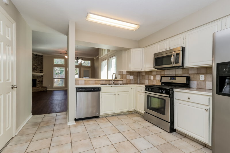 1,780/Mo, 5014 Otter Peak Dr Kingwood, TX 77345 Kitchen View 2