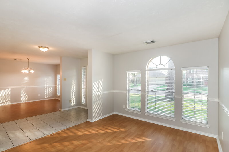 2,015/Mo, 8234 Worthington Dr Houston, TX 77083 Living Room View