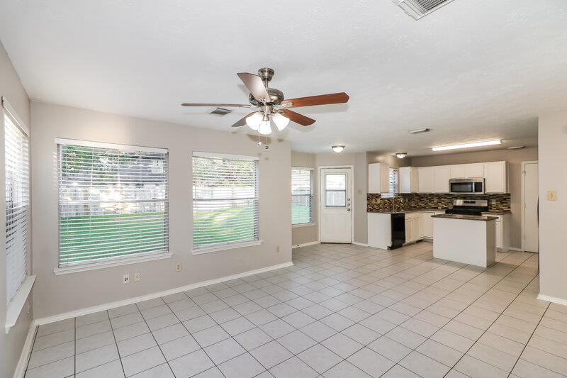 2,015/Mo, 8234 Worthington Dr Houston, TX 77083 Family Room View 2