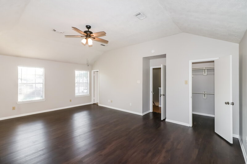 2,015/Mo, 8234 Worthington Dr Houston, TX 77083 Main Bedroom View