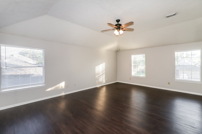2,015/Mo, 8234 Worthington Dr Houston, TX 77083 Main Bedroom View 2