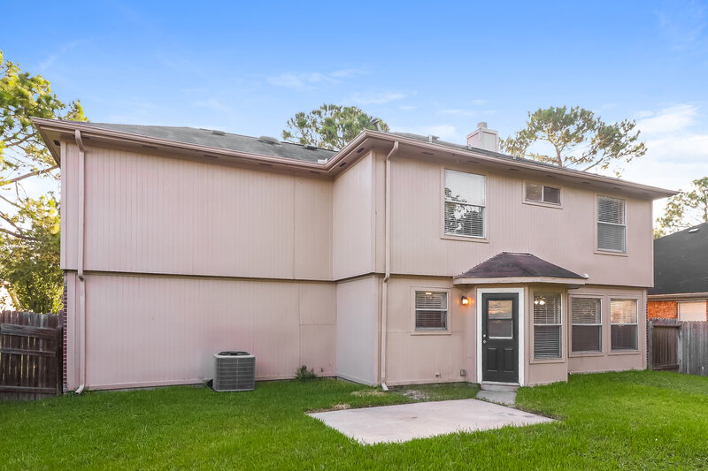 2,015/Mo, 8234 Worthington Dr Houston, TX 77083 Rear View