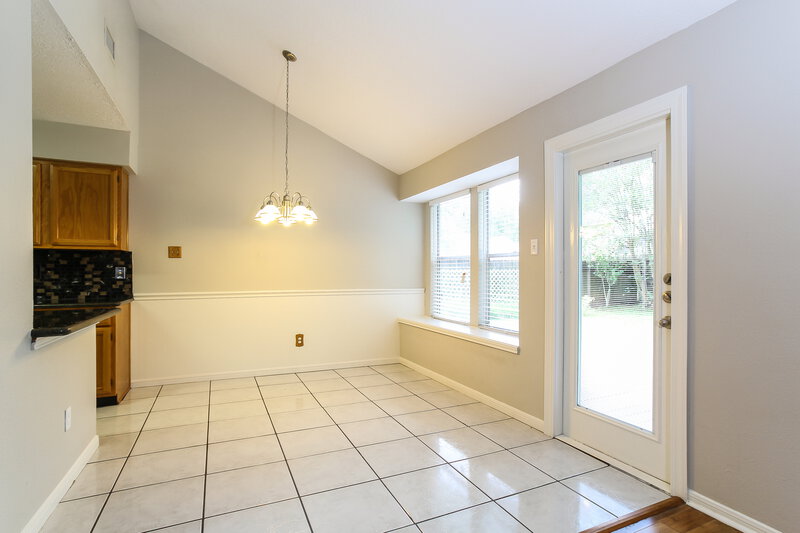 2,135/Mo, 5207 Village Springs Dr Kingwood, TX 77339 Dining Room View