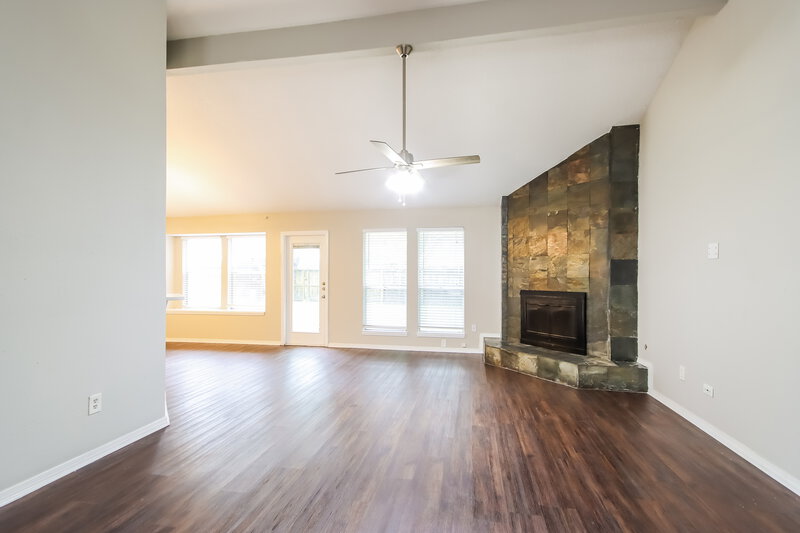 1,695/Mo, 5207 Village Springs Dr Kingwood, TX 77339 Living Room View