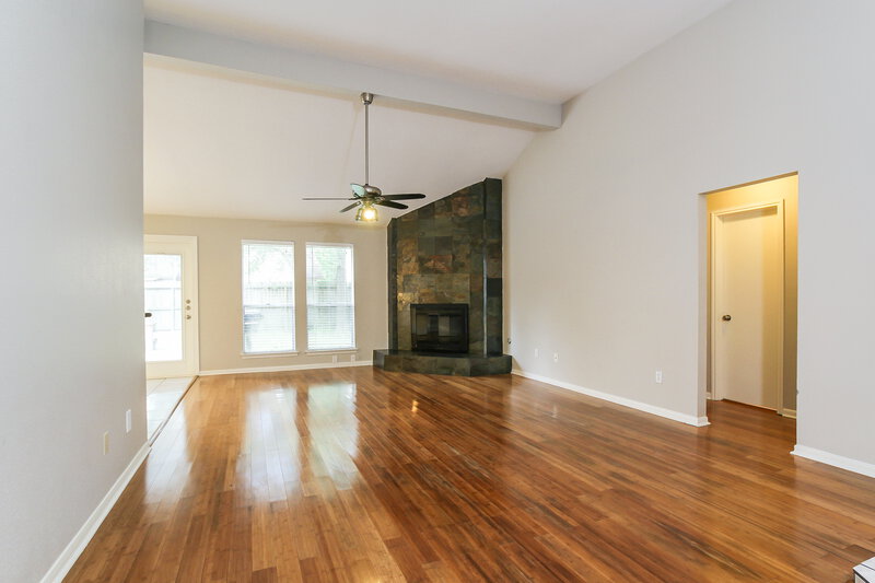 2,135/Mo, 5207 Village Springs Dr Kingwood, TX 77339 Family Room View