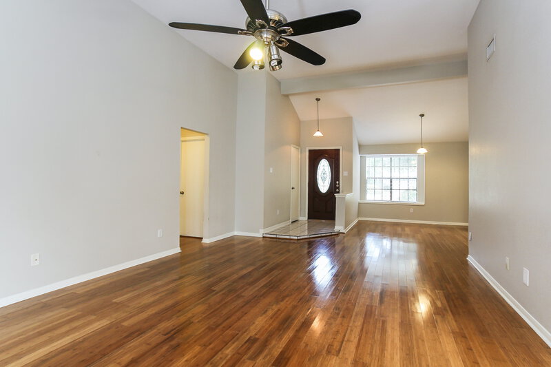 2,135/Mo, 5207 Village Springs Dr Kingwood, TX 77339 Family Room View 2