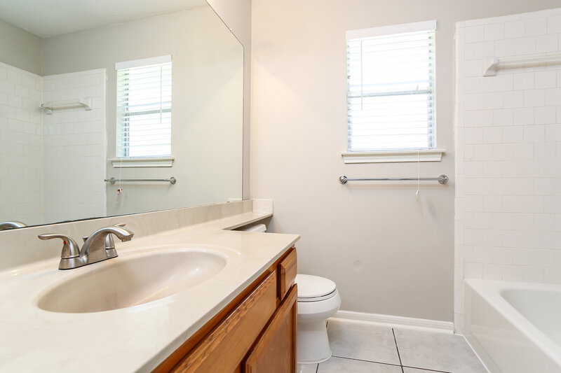 2,135/Mo, 5207 Village Springs Dr Kingwood, TX 77339 Bathroom View