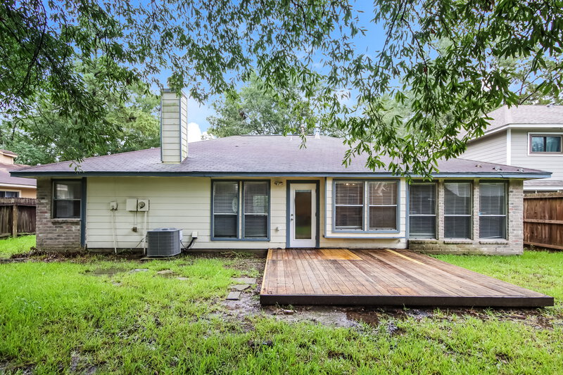 1,695/Mo, 5207 Village Springs Dr Kingwood, TX 77339 Rear View